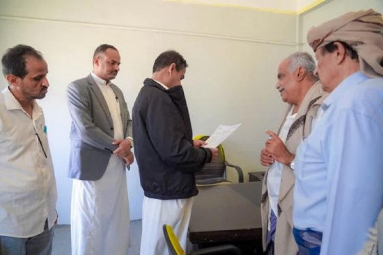 محافظ شبوة يوجه برفع كفاءة موظفي مكتب المالية