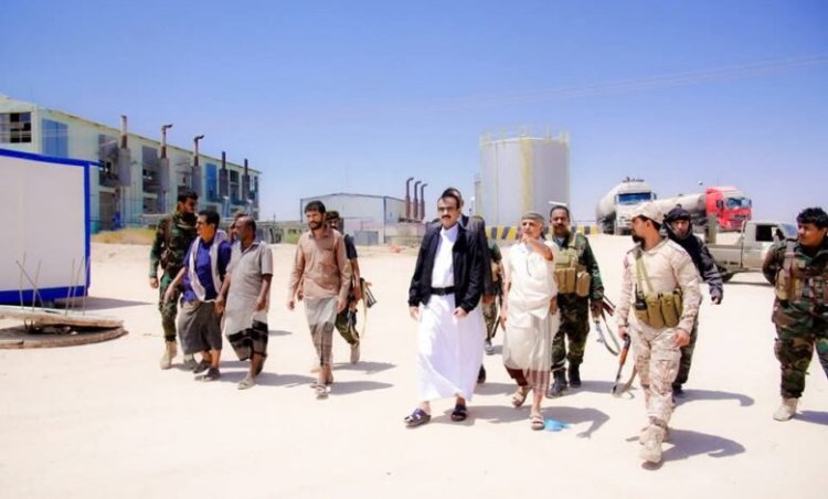 المحافظ بن الوزير يتفقد مؤسسة الكهرباء ويشدد على الحلول الاستراتيجية لاستدامة الطاقة في شبوة