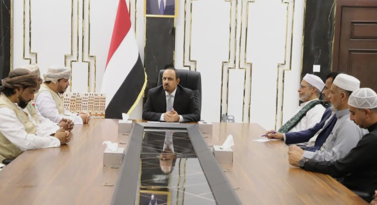 محافظ حضرموت يشيد باستدامة المعونة العُمانية الإنسانية السنوية لملامسة الأسر المعوزة مع خواتم الشهر الفضيل