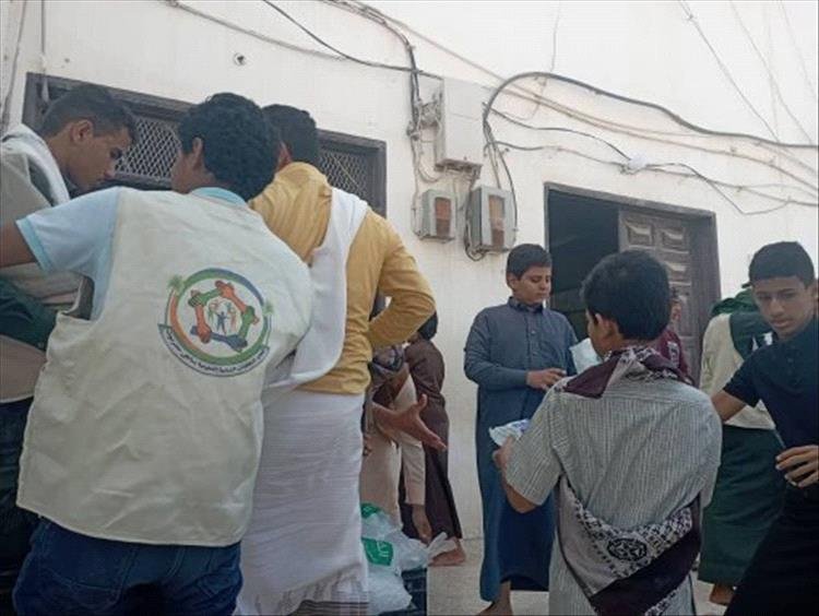 إتحاد الملتقيات بساحل حضرموت يختتم تنفيذ مشروع سقيا لتوزيع الثلج في المكلا وضواحيها خلال شهر رمضان المبارك