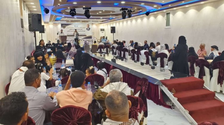 الأمانة العامة تُكرّم المعلمين والطلاب المتميزين في عدد من مدارس عدن وأبين