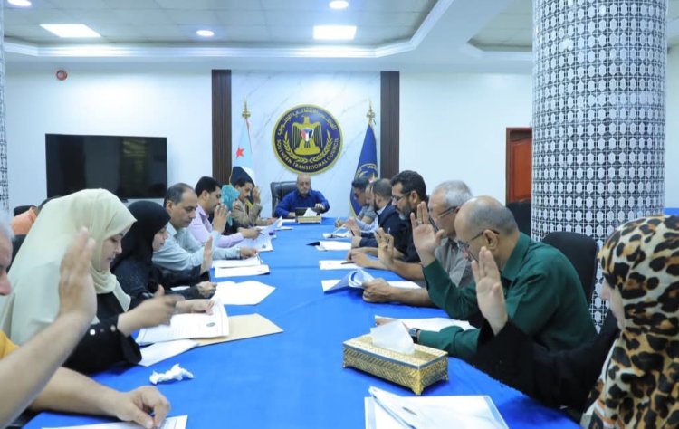 الأمانة العامة تناقش تقرير تقييم مستوى تنفيذ دوائرها للمهام والاختصاصات خلال الفصل الأول