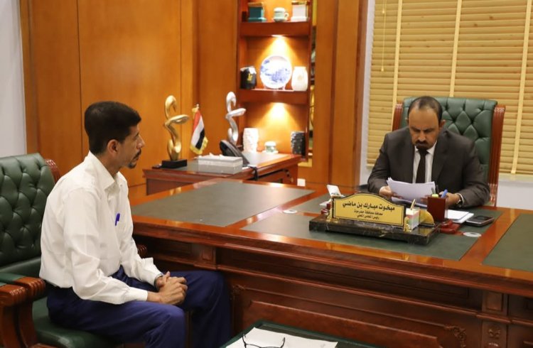 محافظ حضرموت يناقش مع مدير مكتب الشؤون القانونية الإجراءات المتعلقة بالبناء من الناحية القانونية