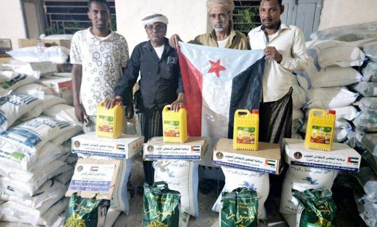 انتقالي حجر حضرموت يدشن توزيع السلال الغذائية على الاسر المحتاجة والأشد فقرا بالمديرية