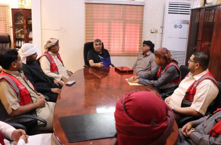 العميد المنهالي يكرّم فريق ساند التطوعي للسحب والإنقاذ ويوجّه غرفة العمليات بالتعاون معهم لتسهيل مهامهم الإنسانية