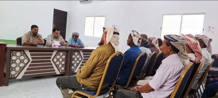 وزير الثروة السمكية يتفقد فرع الهيئة العامة للمصائد في سقطرى