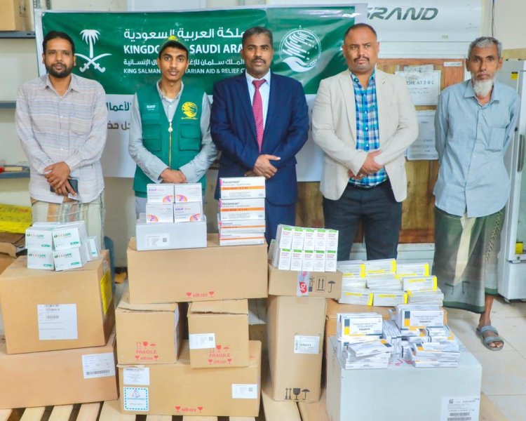 مركز الملك سلمان يسلم مكتب وزارة الصحة بحضرموت منحة من أدوية أمراض الدم والثلاسيميا