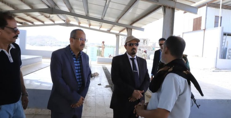 المحافظ بن ماضي يتفقد جهود التطوير بمركز الإنزال السمكي بمنطقة "حصيحصة"بما يتواكب مع حركة النشاط السمكي