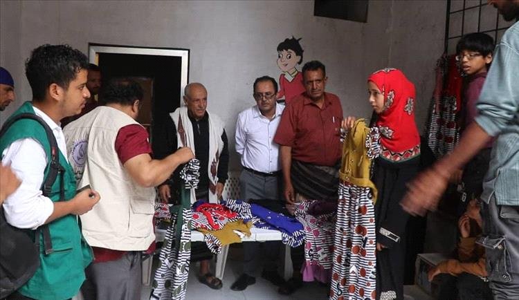 مؤسسة السلام توزيع كسوة العيد للأطفال المعاقين بالضالع