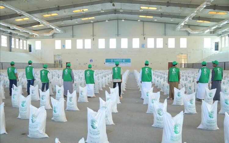 مركز الملك سلمان للإغاثة يدشن مشروع زكاة الفطر لعام 1446هـ في محافظة المهرة