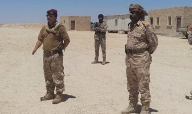 العميد أنور السعدي في زيارة معايدة للواء الثاني دفاع ساحلي بمعسكر قارة الفرس