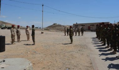 رئيس شعبة الرقابة والتفتيش بالمنطقة العسكرية الثانية يزور الكتيبة الخاصة لتقديم التهاني بعيد الفطر