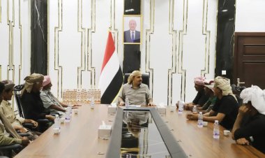 مقادمة وأعيان قبيلة باسلوم السيباني يقدّمون التهاني لمحافظ حضرموت بالعيد السعيد