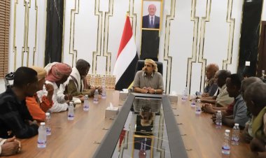 محافظ حضرموت يتبادل مع أعيان مدينة ميفع التهاني بالعيد وتعزيز جهود تحسين الخدمات ومتطلبات التنمية