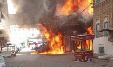 حريق هائل يُلتهم مخبز الشرق الأوسط للمعجنات في المكلا