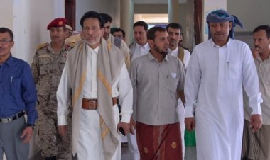 محافظ المهرة “بن ياسر” يتفقد مستوى الانضباط الوظيفي عقب إجازة عيد الفطر.