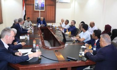 الوزير الشرجبي يبحث مع فريق البنك الدولي تعزيز التعاون في مجال المياه والصرف الصحي