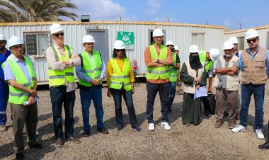 وزير المياه وفريق من البنك الدولي يتفقدون عدداً من المشاريع الممولة دولياً في عدن