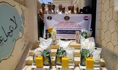 بتوجيهات الرئيس الزُبيدي.. منسقية الانتقالي بجامعة حضرموت تدشن توزيع السلال الغذائية على منتسبي المنسقيات