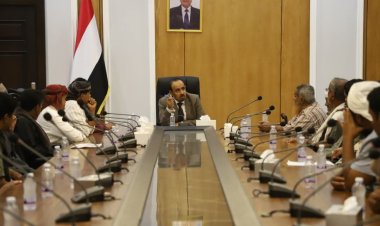 محافظ حضرموت يلتقي وجهاء وأعيان قبائل آل علي ويشيد بمواقفهم الوطنية المساندة لجهود السلطة المحلية بالمحافظة