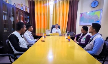 مدير عام مديرية غيل باوزير يلتقي بمدير مكتب منظمة العون المباشر الكويتية بحضرموت