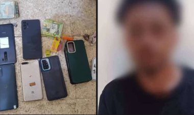 قوات الحزام الأمني بالعاصمة عدن تلقي القبض على متهم بالسرقة في مديرية المنصورة .