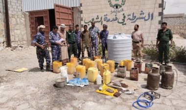 أمن المكلا ينفذ مداهمات أمنية محكمة في مناطق روكب والشرج وفوّه ويهدم شبكة مصانع خمور ومخدرات ويضبط متورطين