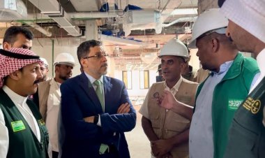 رئيس الوزراء يتفقد سير العمل في إنجاز مشروع مبنى رئاسة الوزراء بعدن