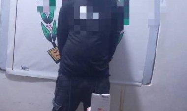 مكافحة المخدرات بالمهرة تضبط مروجاً للمواد المخدرة في أحد فنادق الغيضة