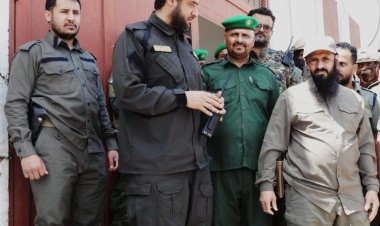 الوالي والشوحطي يطلعون على احتياجات السجن المركزي بلحج