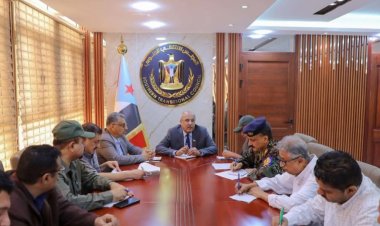 الكثيري يرأس اجتماعاً لقيادة السلطة المحلية والقوات العسكرية والأمنية بالعاصمة عدن