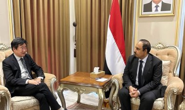 محافظ حضرموت يلتقي القائم بأعمال السفير الصيني لتعزيز التعاون ودعم جهود التنمية والسلام