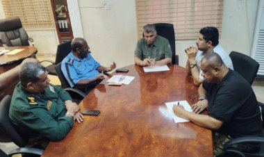 المدير العام للأمن والشرطة بساحل حضرموت يناقش خطة أسبوع المرور العربي 2025