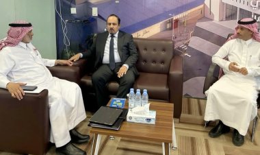 محافظ حضرموت يبحث مع قيادة البرنامج السعودي لتنمية وإعمار اليمن استكمال مشاريع حيوية في التعليم والطرق والصحة والطاقة والبنية التحتية