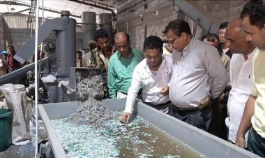 محافظ أبين يفتتح أول معمل لتدوير النفايات البلاستيكية بالطاقة النظيفة في المحافظة