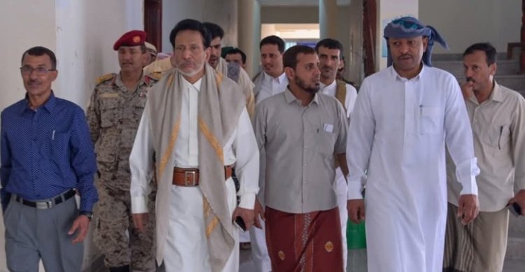 محافظ المهرة “بن ياسر” يتفقد مستوى الانضباط الوظيفي عقب إجازة عيد الفطر.