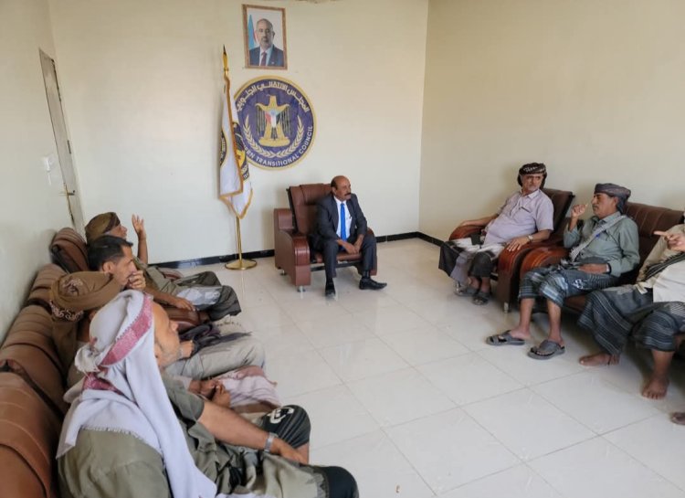 خلال لقائهم برئيس تنفيذية انتقالي شبوة.. عددًا من أعضاء القيادة المحلية بمديرية حبان ينفون شائعات تعليق العمل
