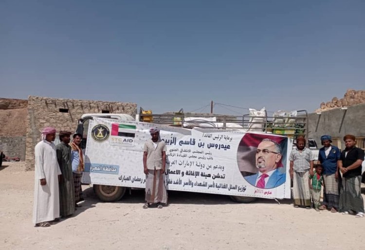 منعر تشهد حملة إغاثية والأهالي يعبرون عن امتنانهم للرئيس الزُبيدي ولدولة الإمارات العربية .