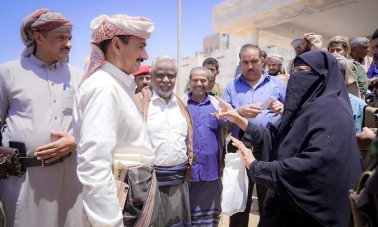 محافظ شبوة يتفقد أوضاع مديرية ميفعة ويترأس اجتماعًا لقيادة السلطة المحلية بالمديرية