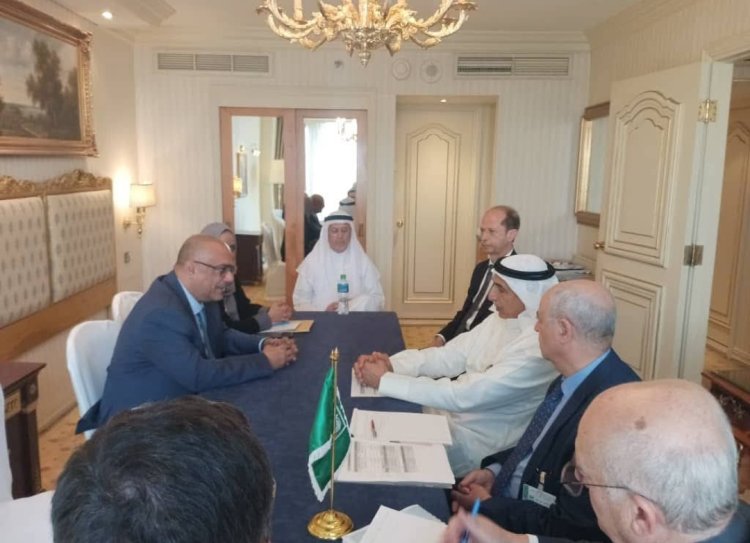 وزير التخطيط يلتقي رئيس مجلس ادارة الصندوق العربي للانماء الاقتصادي والاجتماعي بالكويت