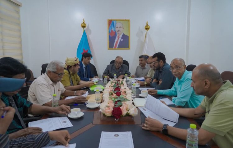 الهيئة المجتمعية تستعرض تقارير الأداء وتحذر من محاولات تمزيق النسيج الحضرمي