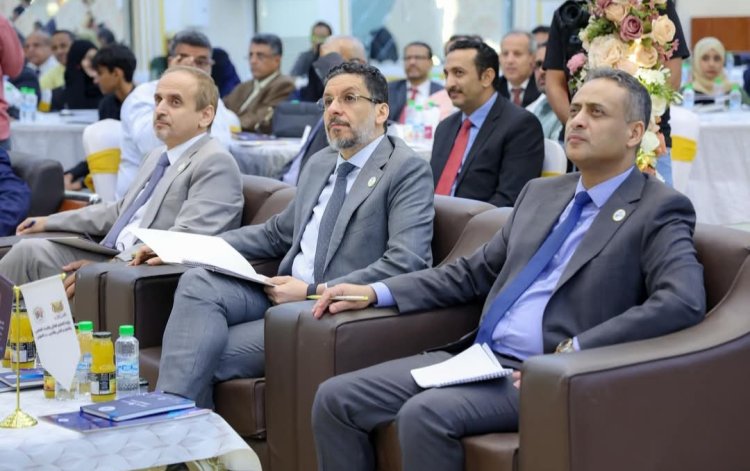 رئيس الوزراء يؤكد أهمية ربط الكفاءات اليمنية المهاجرة بوطنها الأم وتمكينها من الإسهام في البناء والتنمية