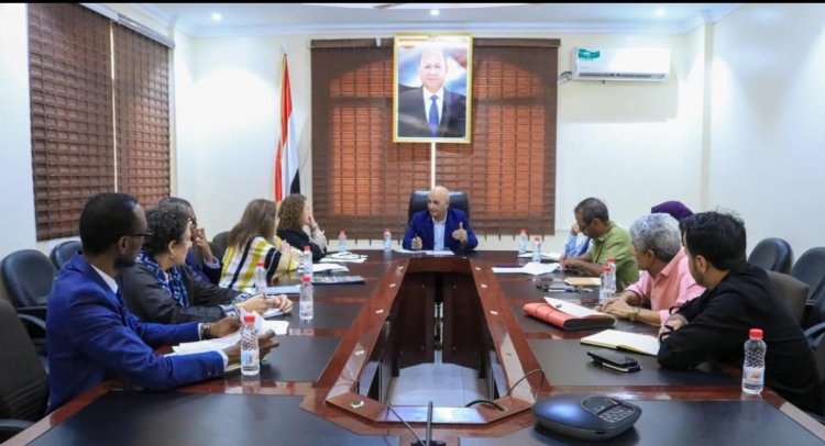 وزير المياه والبيئة يلتقي في عدن ممثلي البرنامج الإنمائي ومنظمة (الفاو) في اليمن