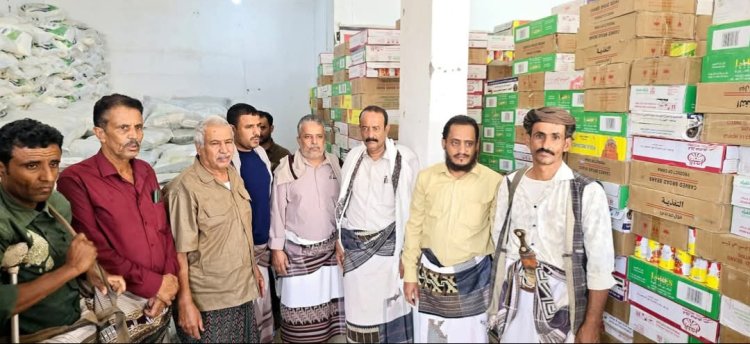 انتقالي بيحان يدشّن توزيع السلال الغذائية على أسر الشهداء والمحتاجين بالمديرية