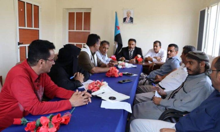 انتقالي أبين يؤكد على أهمية تعزيز العلاقة مع السلطة المحلية بالمحافظة