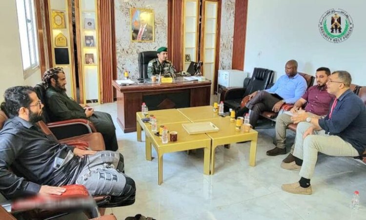 الحزام الأمني يبحث تعزيز التعاون مع الصليب الأحمر في مجالات التدريب والدعم الصحي ومكافحة الألغام