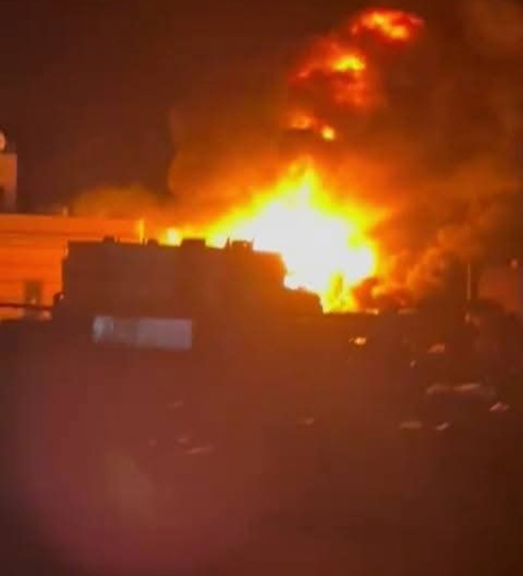 الدفاع المدني بوادي حضرموت يسيطر على حريق هائل في محطة مجمع الوادي للمحروقات بسيئون