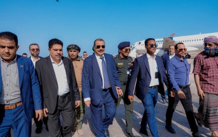 اللواء بن بريك يصل إلى المكلا