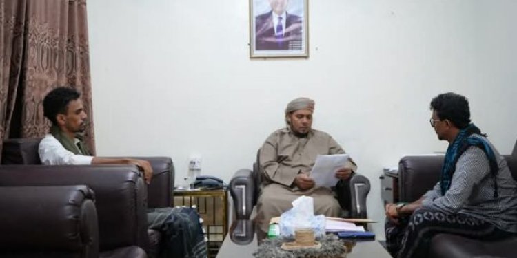 محافظ سقطرى يؤكد اهتمام السلطة ودعمها لطلاب الجامعات والمعاهد