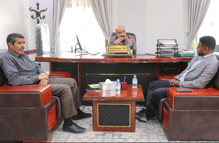 اجتماع بتربية ساحل حضرموت يناقش أوجه العمل المشترك بين المكتب ومؤسسة الصندوق الخيري للطلاب المتفوقين